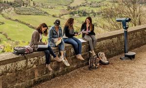 Students sitting along a wall in Orvieto