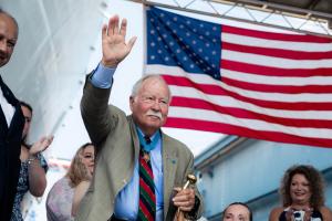 Harvey C. Barnum, Jr. ’62, H.D. ’04, U.S.M.C. (Ret.) waves to the crowd