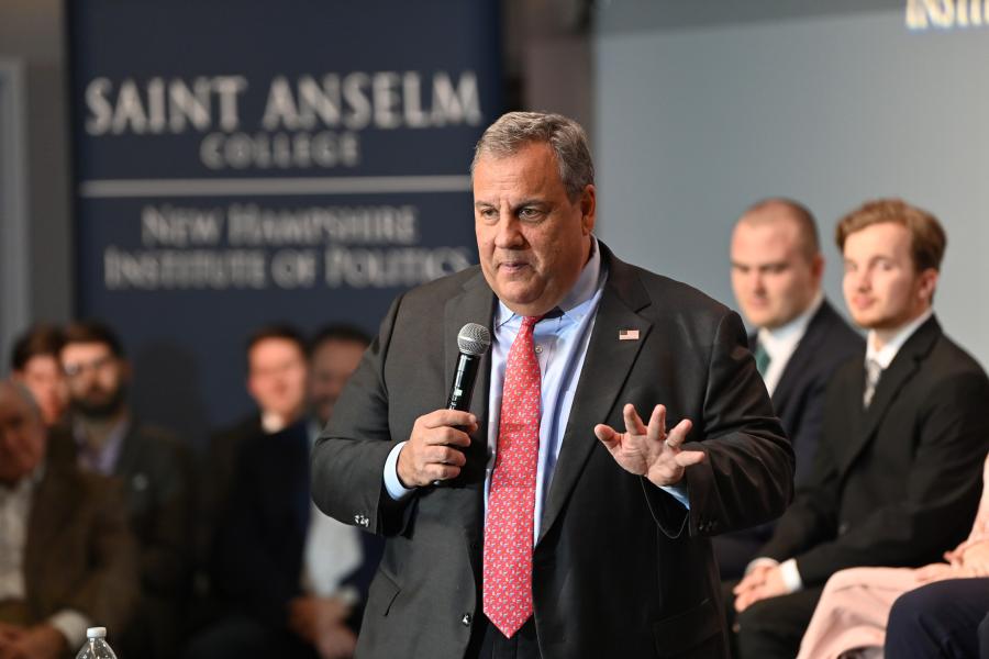 Chris Christie speaks to a crowd at the NHIOP